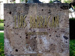 Placa en conmemoración de Luis Barragán (México)