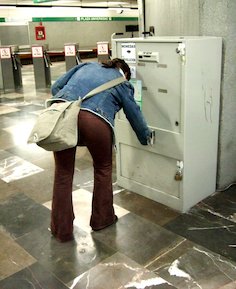 Máquina expendedora de boletos de subte de México, máquina expendedora de boletos de subterráneo de México (México), máquina expendedora de billetes de metro de México (México)