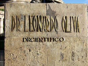 Placa en conmemoración de Leonardo Oliva (México)