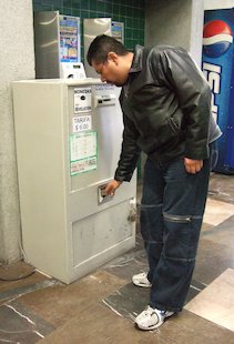 Máquina expendedora de boletos de subte de México, máquina expendedora de boletos de subterráneo de México (México), máquina expendedora de billetes de metro de México (México)
