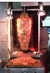 Kebab crudo, puesto de tacos al trompo crudos (México)