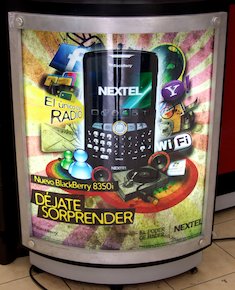Cartel publicidad vía pública telefonía móvil (México)