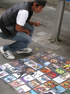 Puesto callejero de DVDs, venta de DVDs