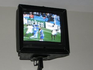 Televisor prendido, televisor encendido, televisión prendida, televisión encendida