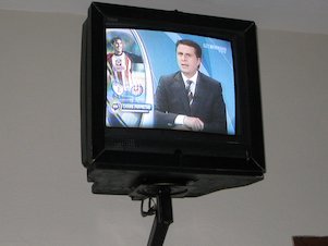 Televisor prendido, televisor encendido, televisión prendida, televisión encendida