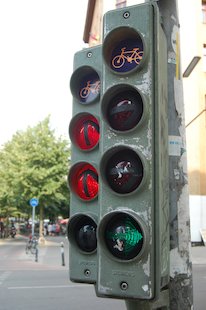 (die) Verkehrsampel, (die) Fahrradampel, (der) Pfeil, rot, grün