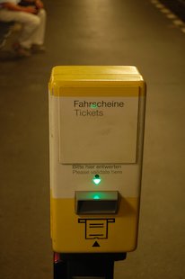 (der) Fahrscheinentwerter