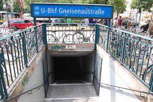 (der) U-Bahneingang, (der) U-Bahnhof