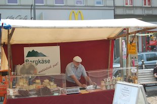 (der) Käsestand