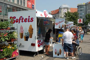 (der) Softeiswagen, (das) Eis, Sommer