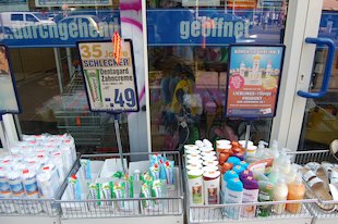 (die) Drogerie, (die) Auslage, (die) Sonderangebote
