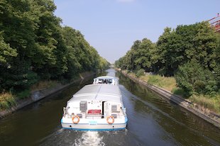 (der) Ausflugsdampfer, (der) Kanal