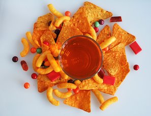 Nachos, Tortilla-Chips, (die) Sauce