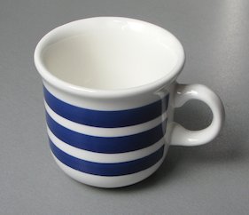 gestreifte Tasse