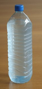 (die) Flasche, (der) Kunststoff, (das) Plastik, (das) Trinkwasser